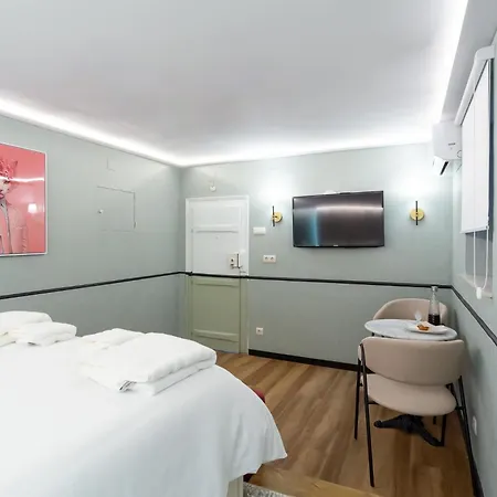 Camoes Lounge W/courtyard * Lisbon