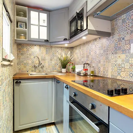 Camoes Lounge W/courtyard Apartment Lisbon