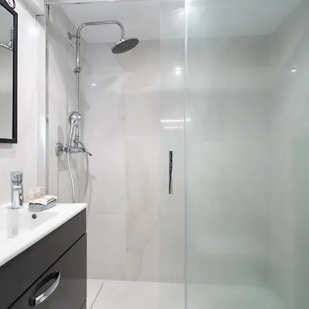 Camoes Lounge W/courtyard * Лиссабон