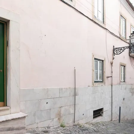 Апартаменты Camoes Lounge W/courtyard *