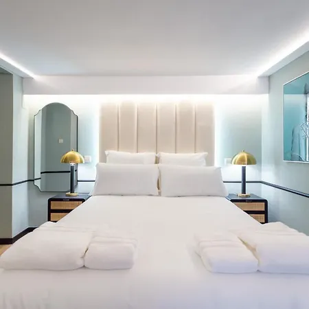 Апартаменты Camoes Lounge W/courtyard Лиссабон