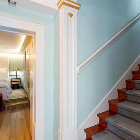 Camoes Lounge W/courtyard Апартаменты